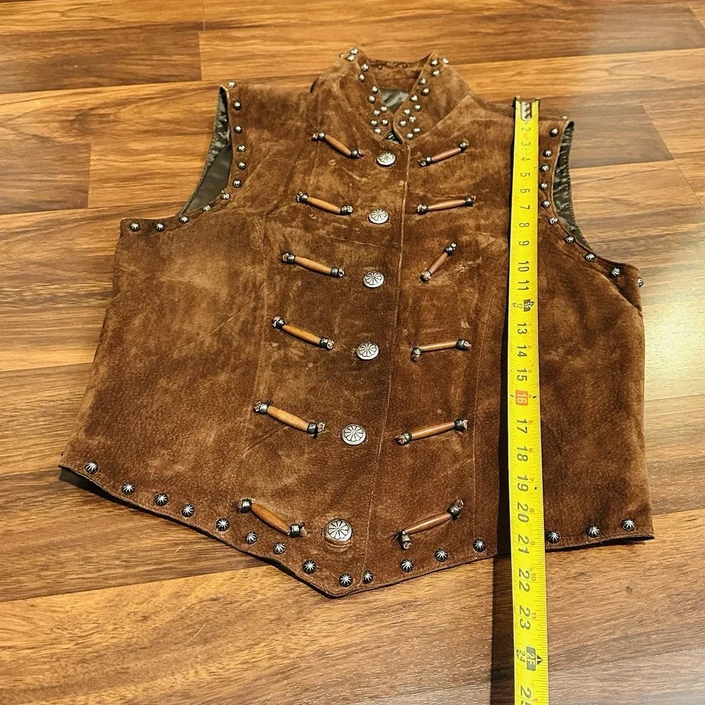 Vintage Arella Leather Gilet Sued Studded Beige Womens Wooden Accents Sz Small - Picture 8 of 9